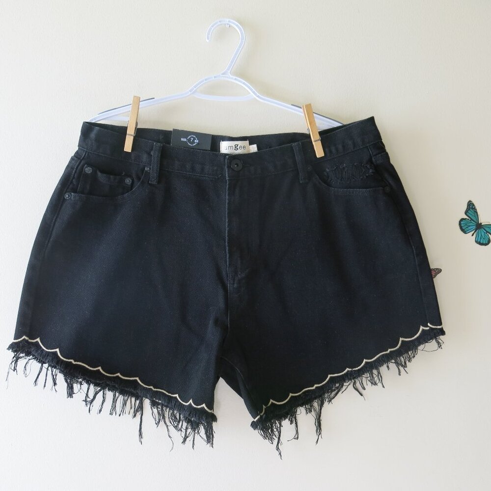 Umgee Denim Black Cotton Blend Raw Frindge Hem Modern Free Spirit Shorts Size 7